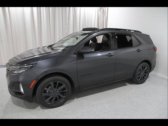 Used 2023 Chevrolet Equinox RS w/ RS Leather Package image 3