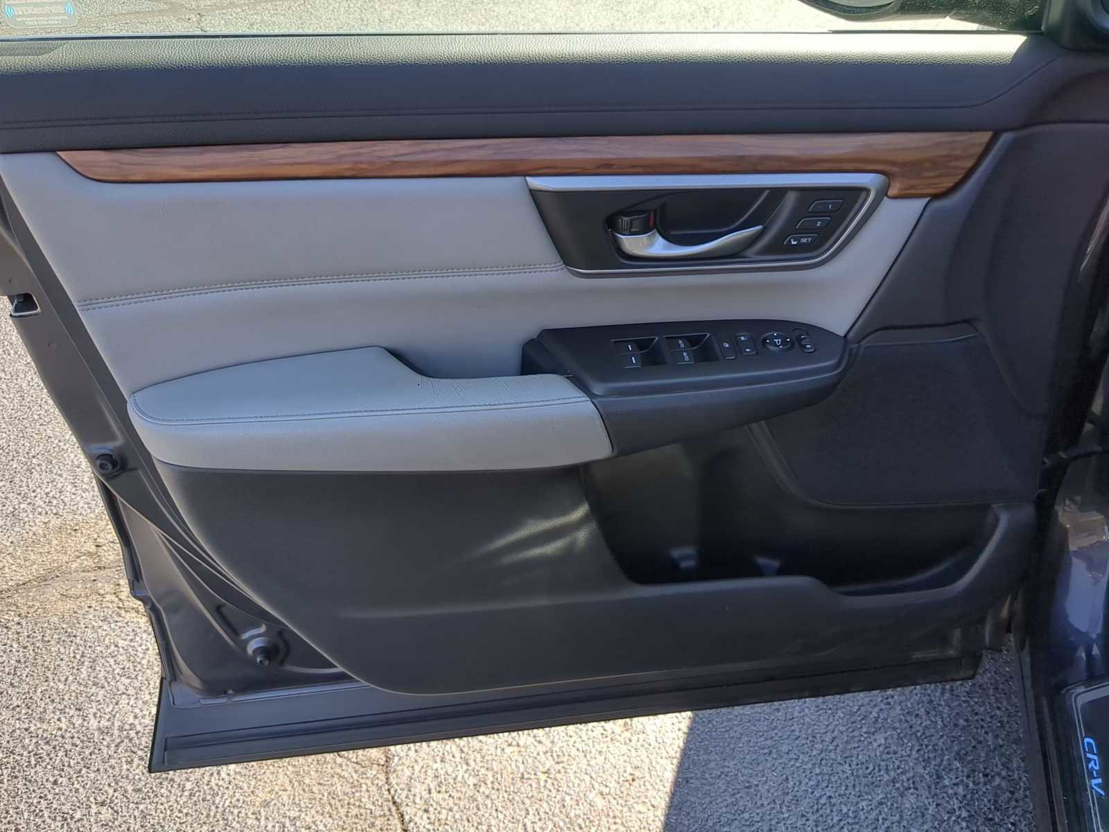Used 2017 Honda CR-V Touring image 11