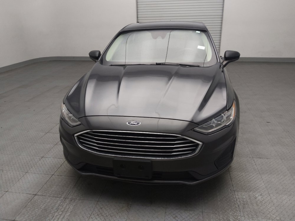 Used 2020 Ford Fusion SE FWD image 15