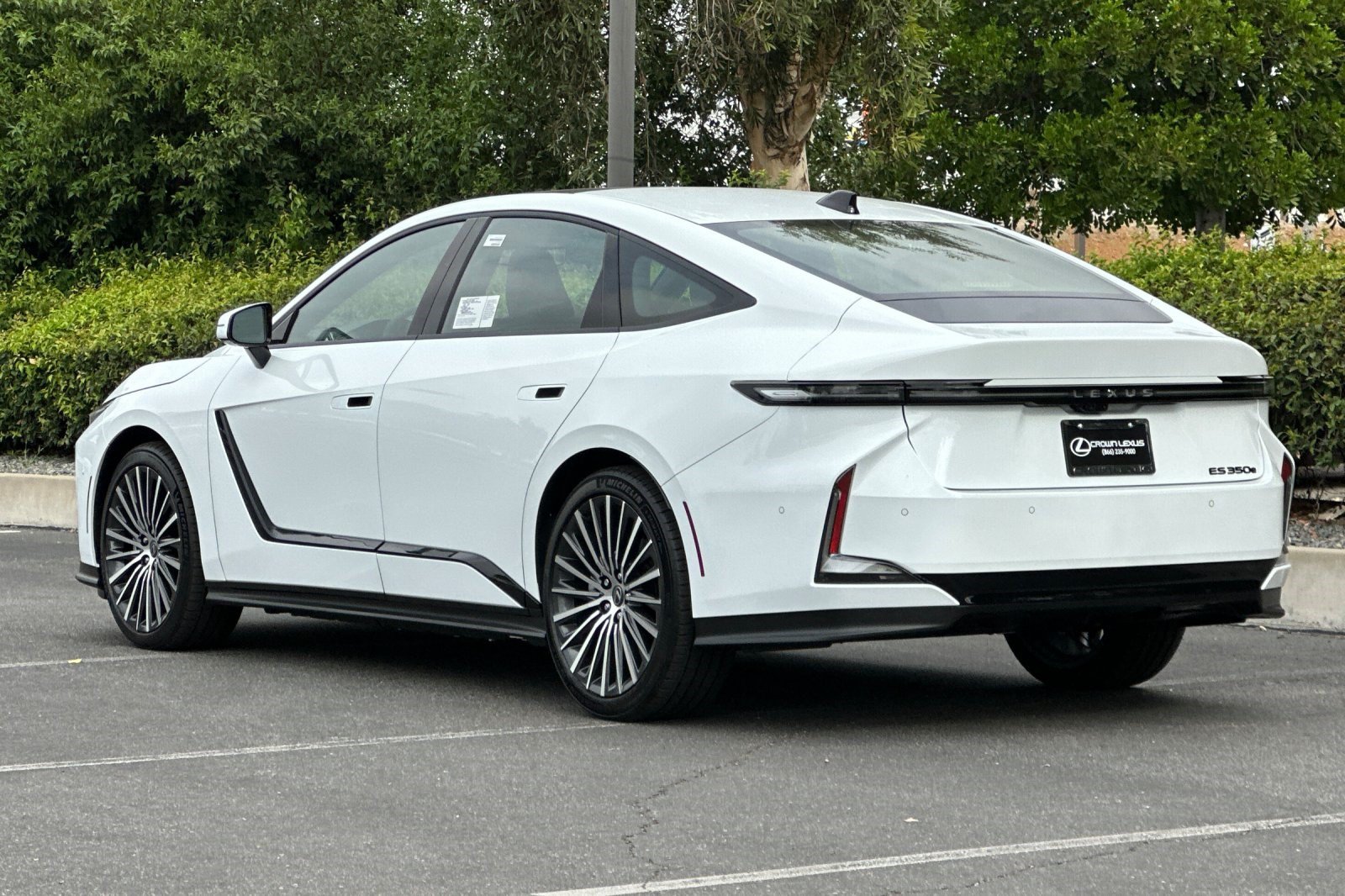 New 2026 Lexus ES 350e w/ Executive Package FWD image 3