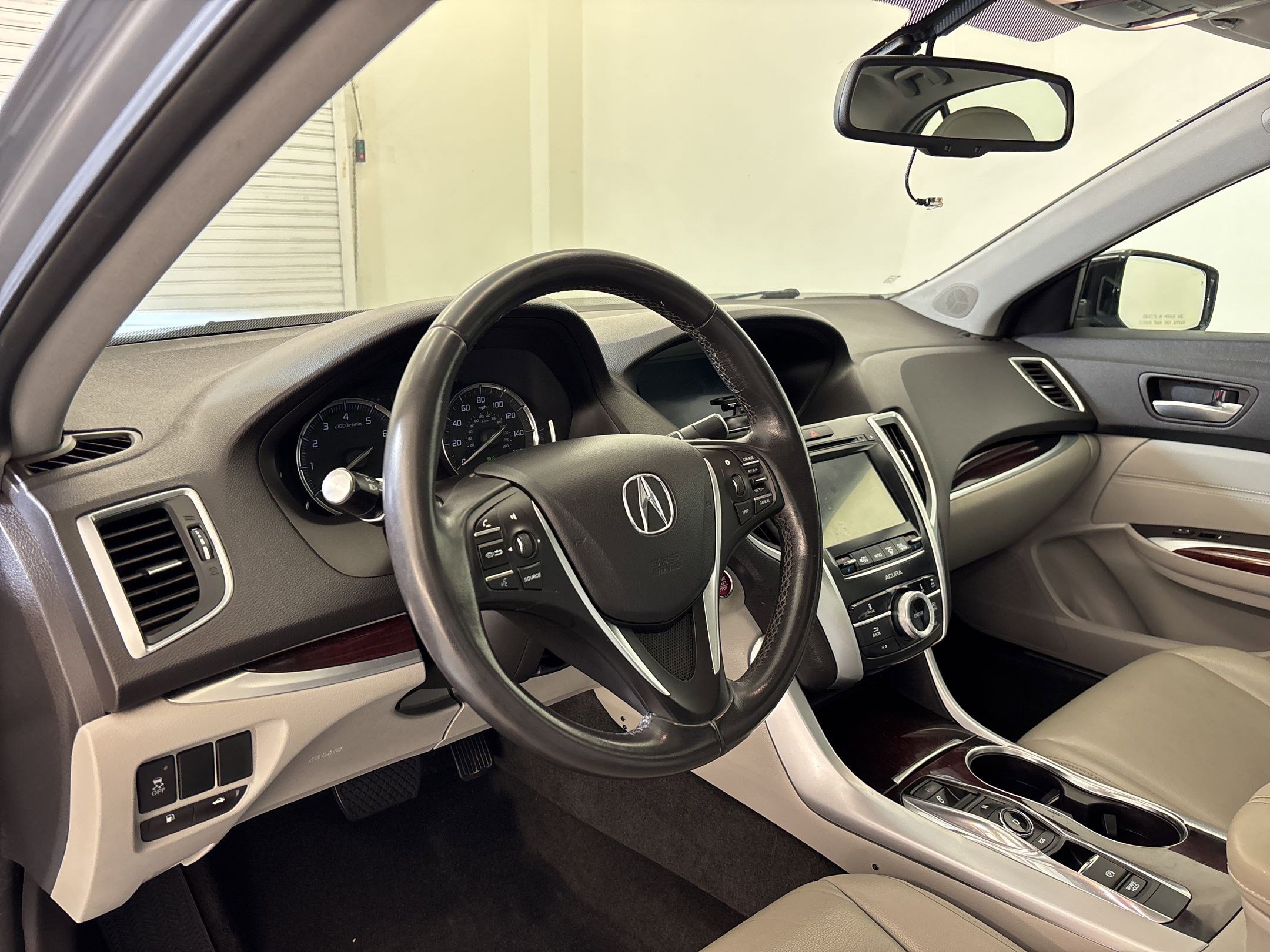 Used 2015 Acura TLX V6 image 4