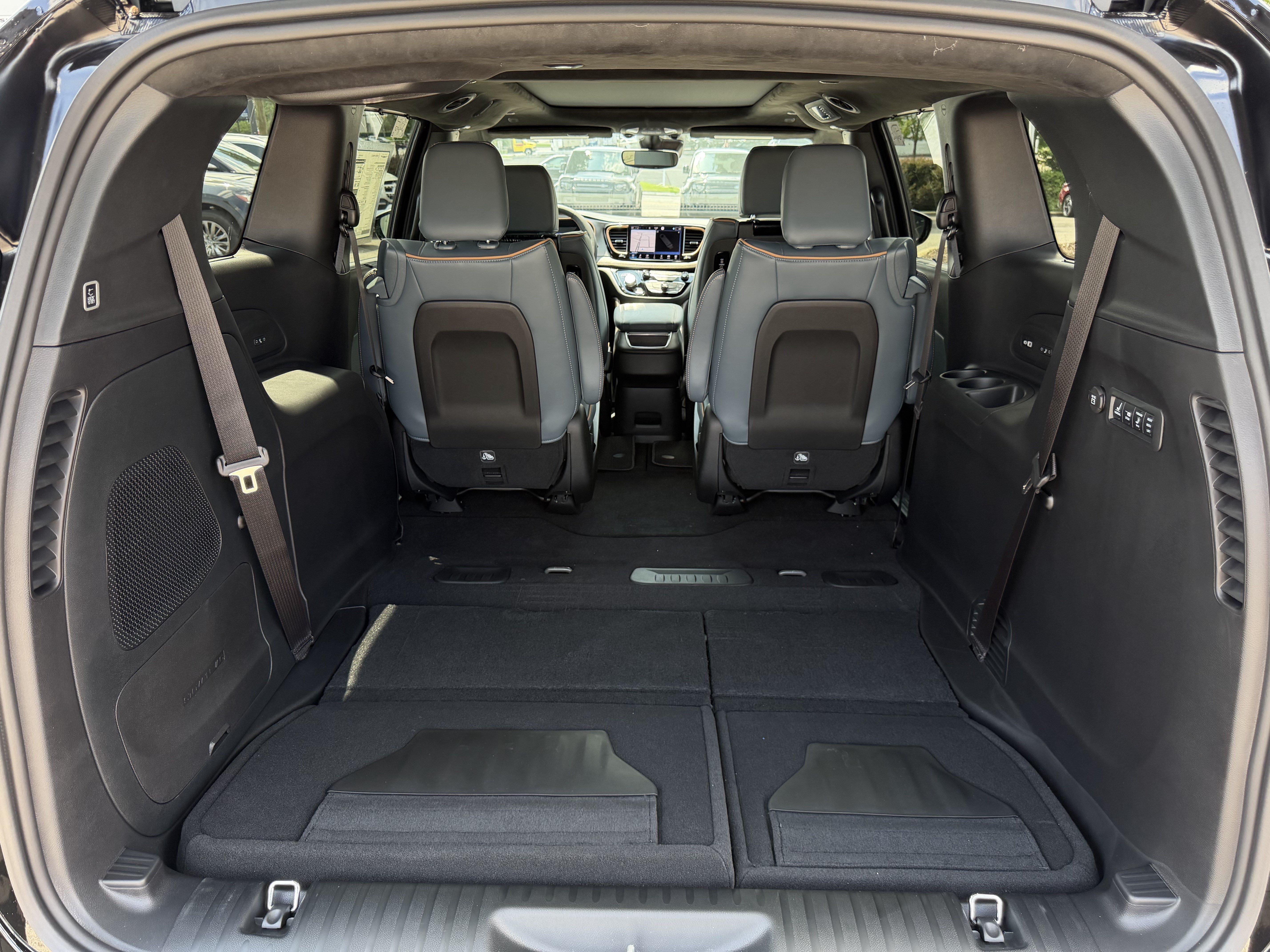 New 2027 Chrysler Pacifica Pinnacle w/ Theater Group FWD image 38