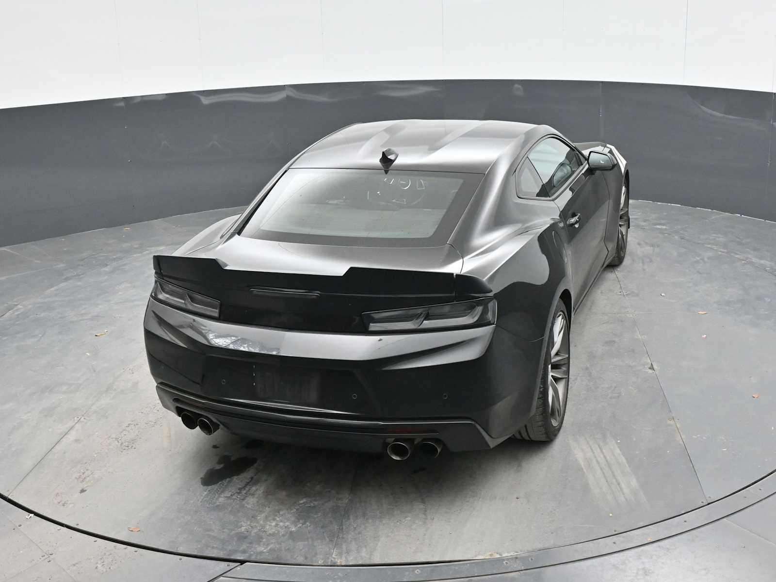 Used 2018 Chevrolet Camaro SS RWD image 21