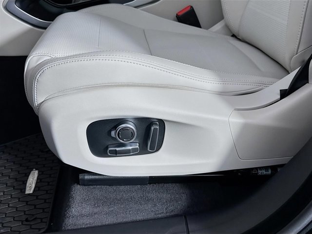 New 2026 Jaguar F-PACE SVR image 22