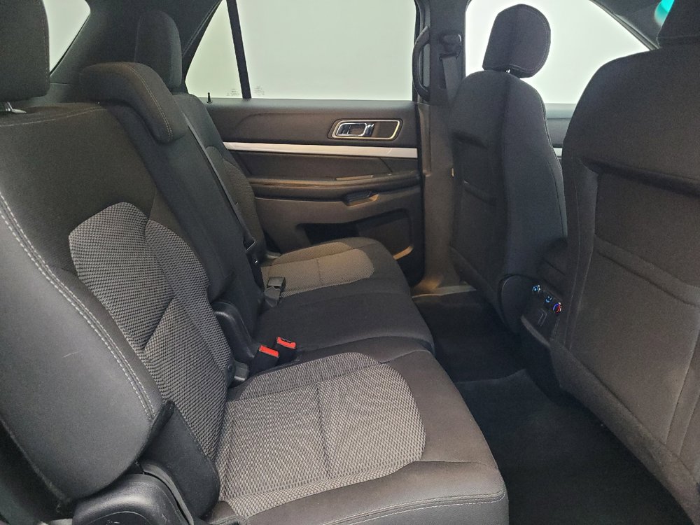 Used 2017 Ford Explorer XLT image 19