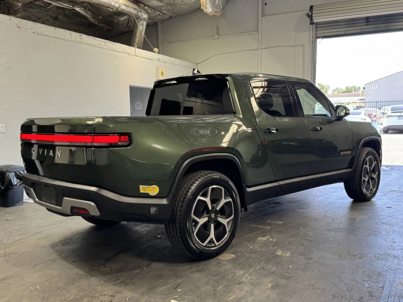 Used 2022 Rivian R1T Adventure image 4
