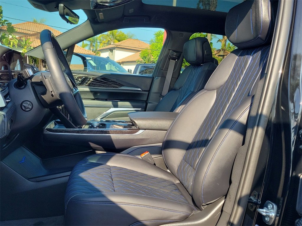 Used 2025 Cadillac Escalade IQ Sport 1 w/ LPO, ONYX Package image 18