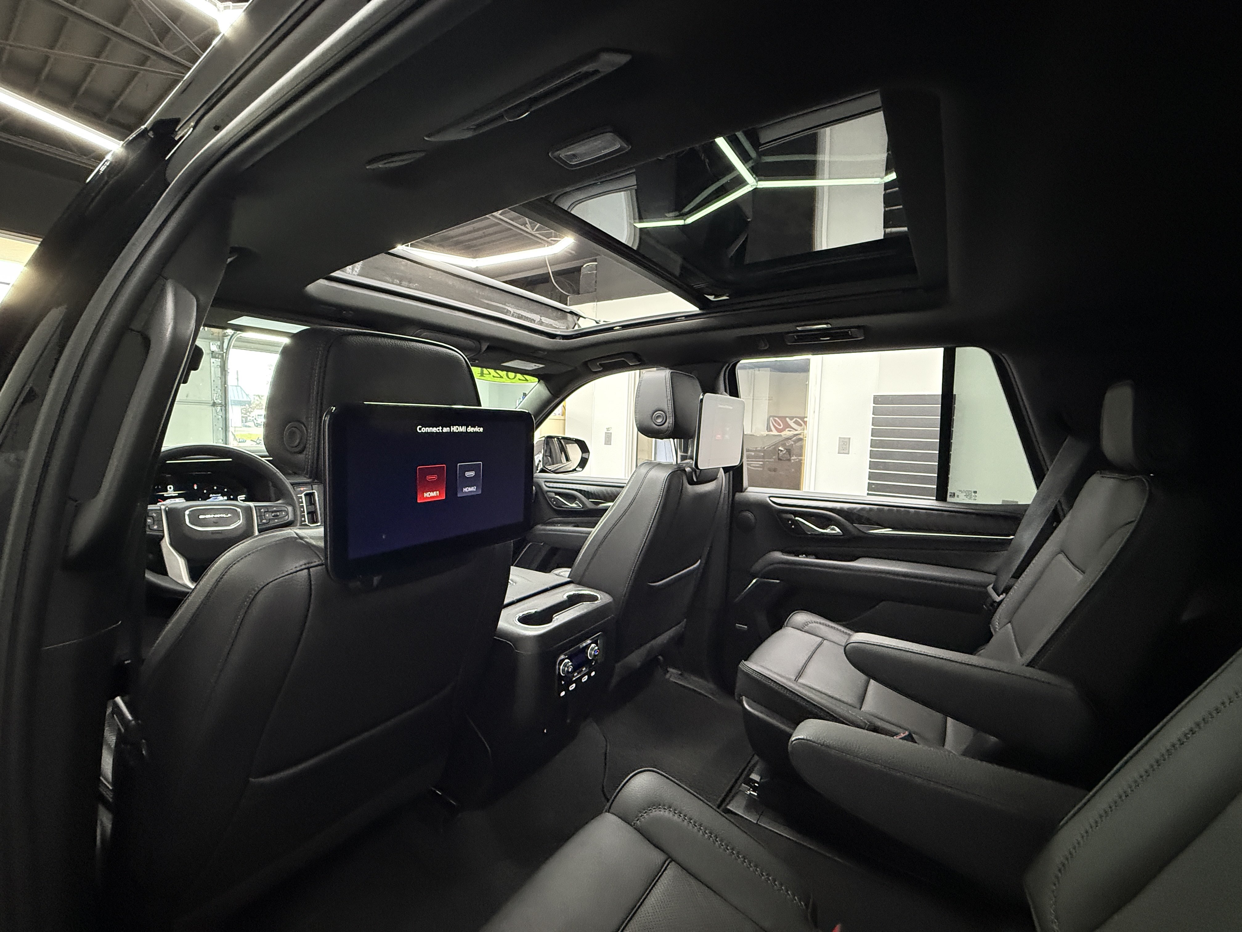 Used 2024 GMC Yukon Denali w/ Max Trailering Package AWD/4WD image 27