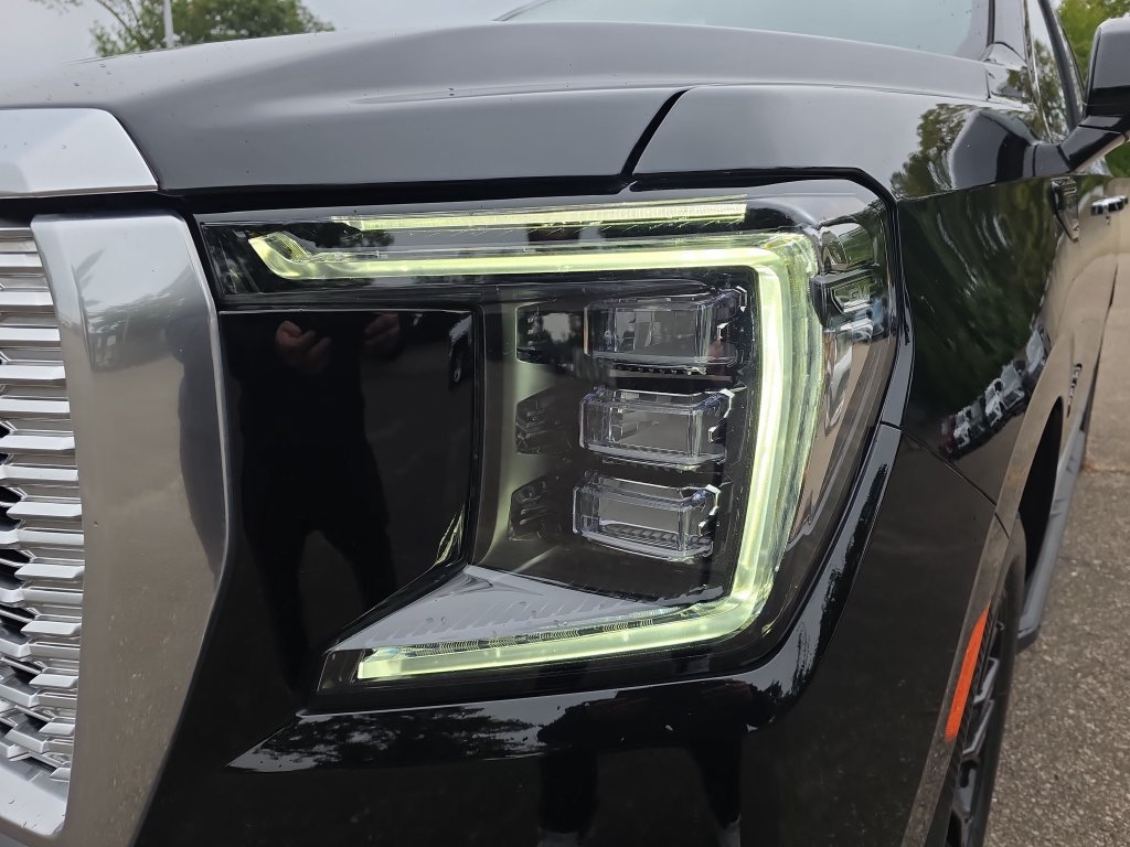 Used 2023 GMC Yukon Denali w/ Advanced Technology Package AWD/4WD image 34