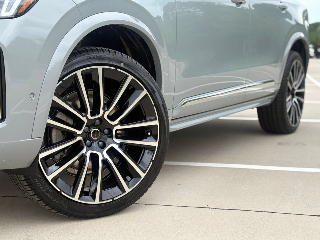 New 2026 Volvo XC90 B5 Plus w/ Protection Package Premier AWD/4WD image 10