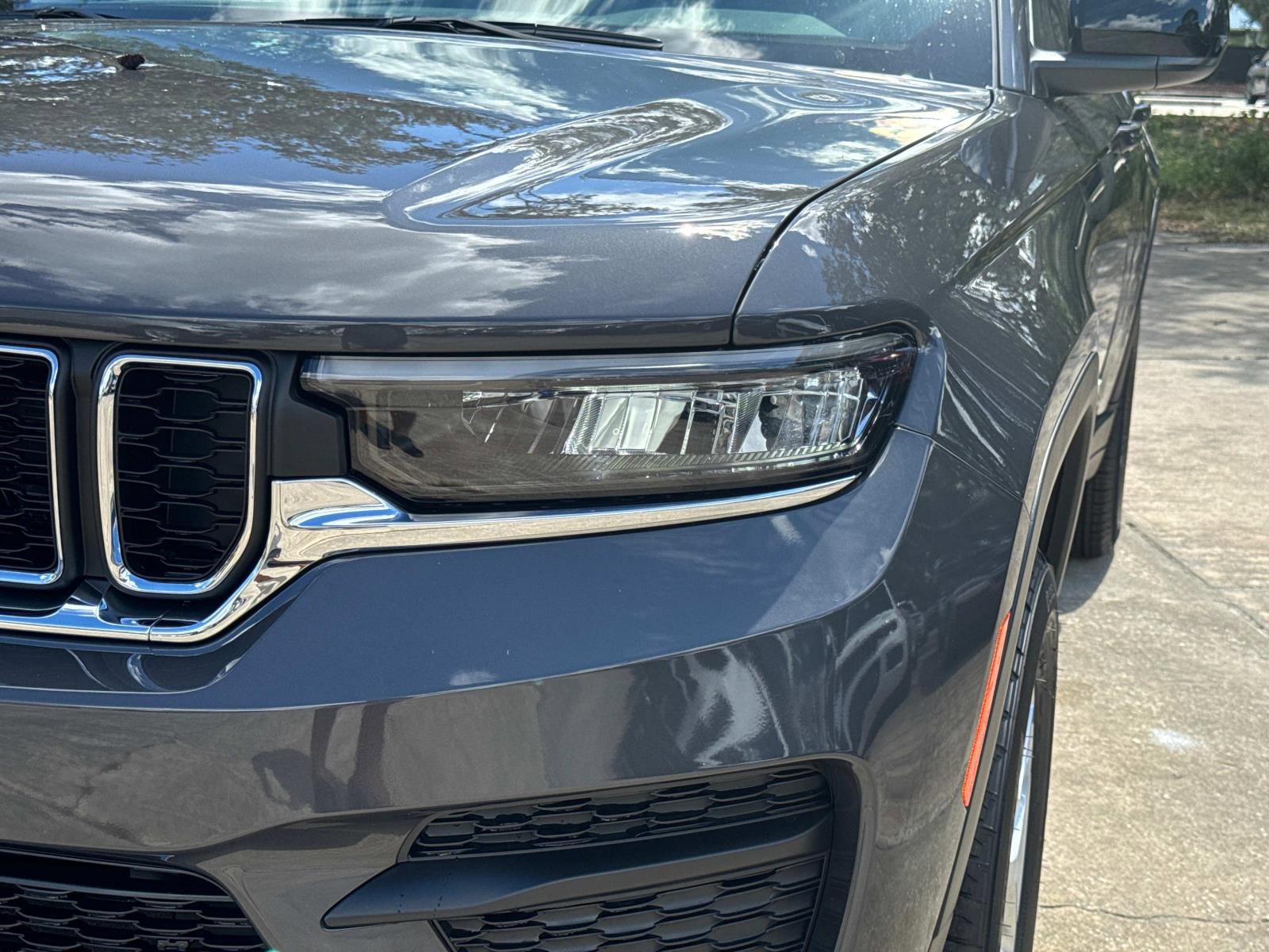 New 2025 Jeep Grand Cherokee Laredo X w/ Luxury Tech Group I image 9