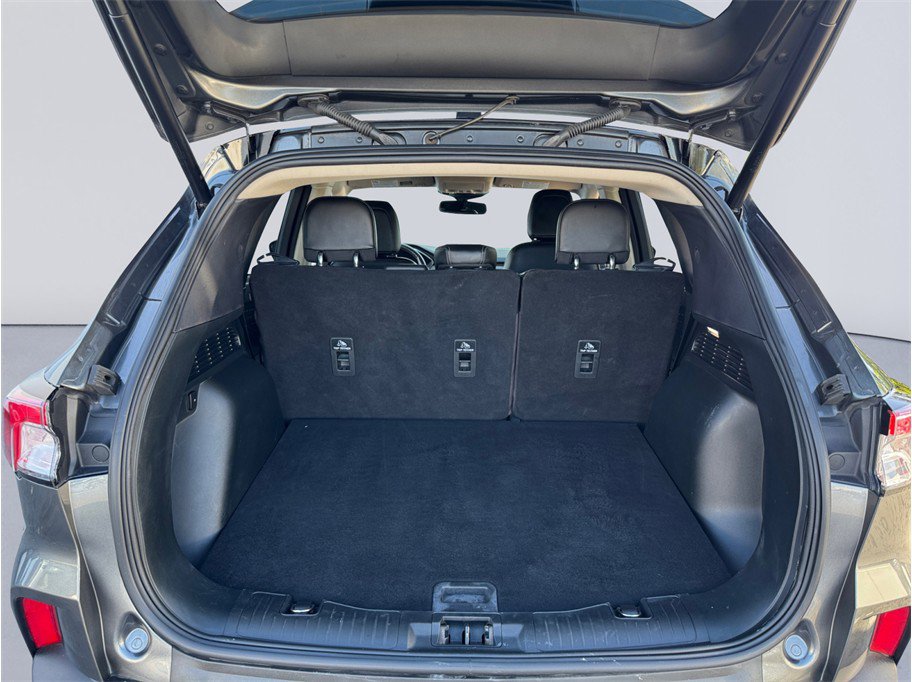 Used 2020 Ford Escape Titanium image 25