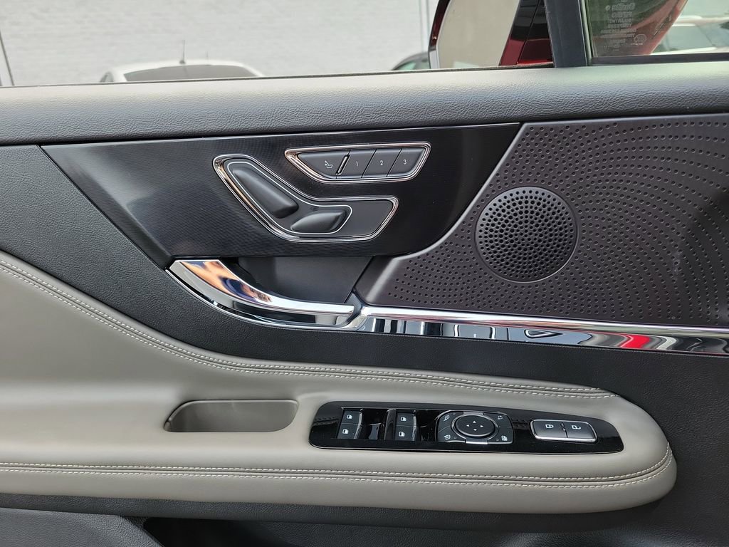 New 2026 Lincoln Corsair Premiere image 18