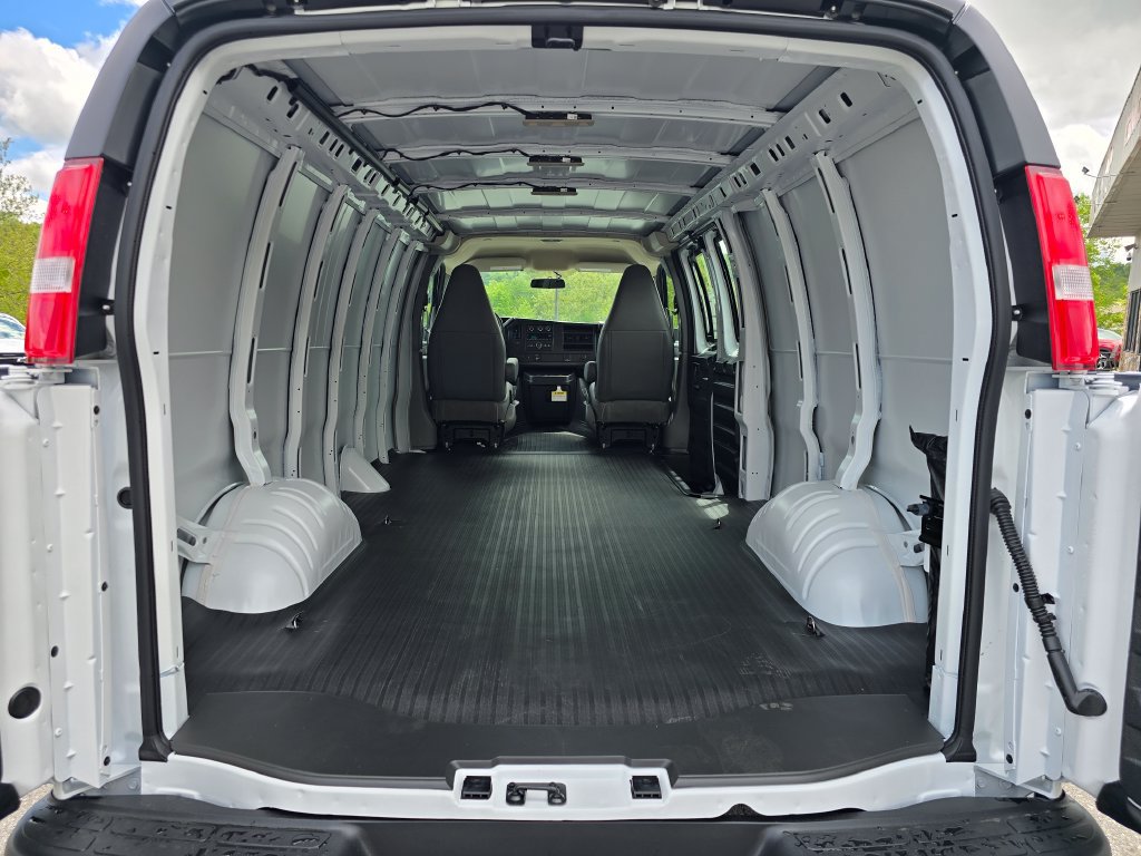 New 2026 Chevrolet Express 2500 w/ Communications Package RWD image 14