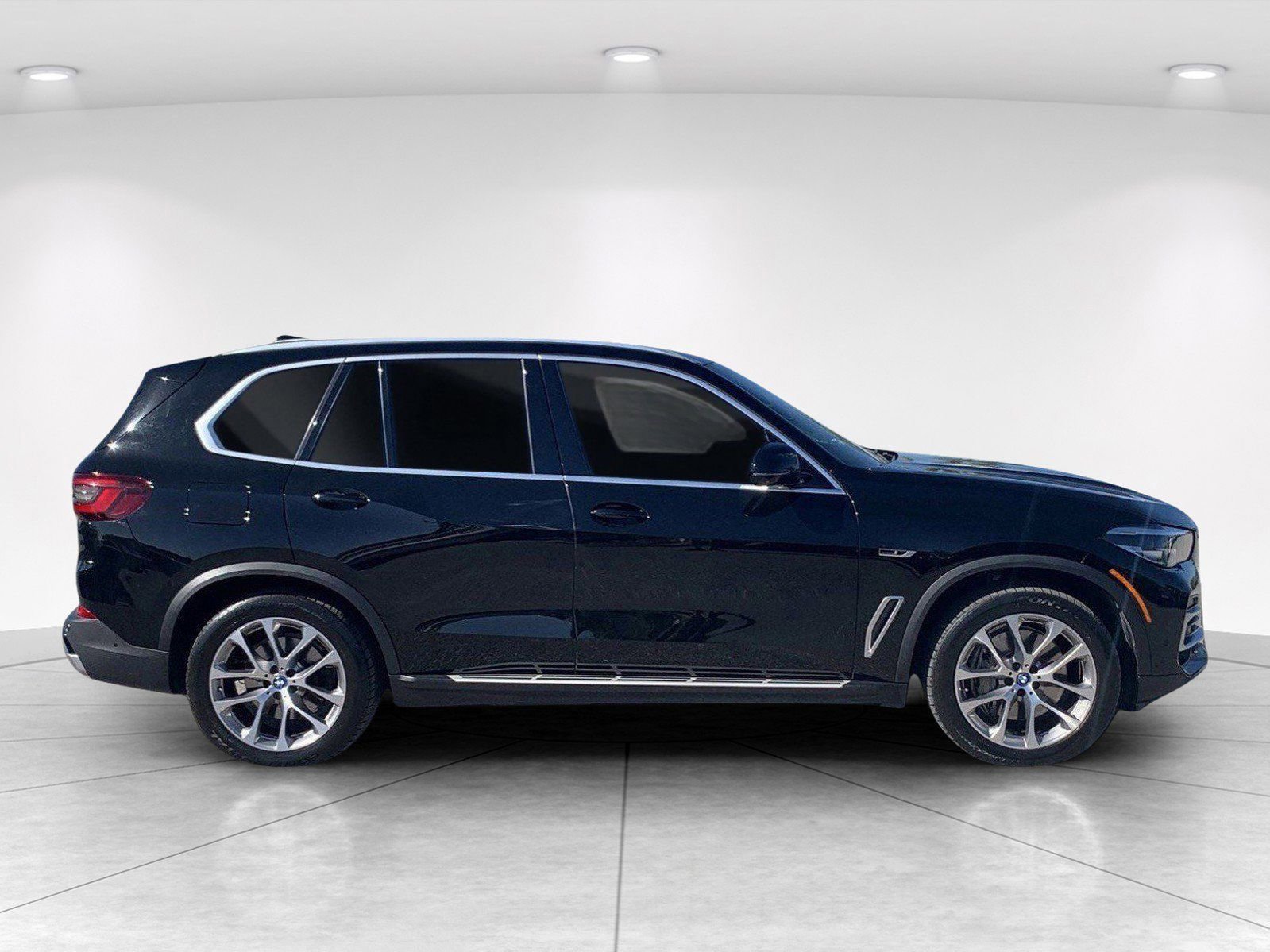 Used 2023 BMW X5 xDrive45e image 2