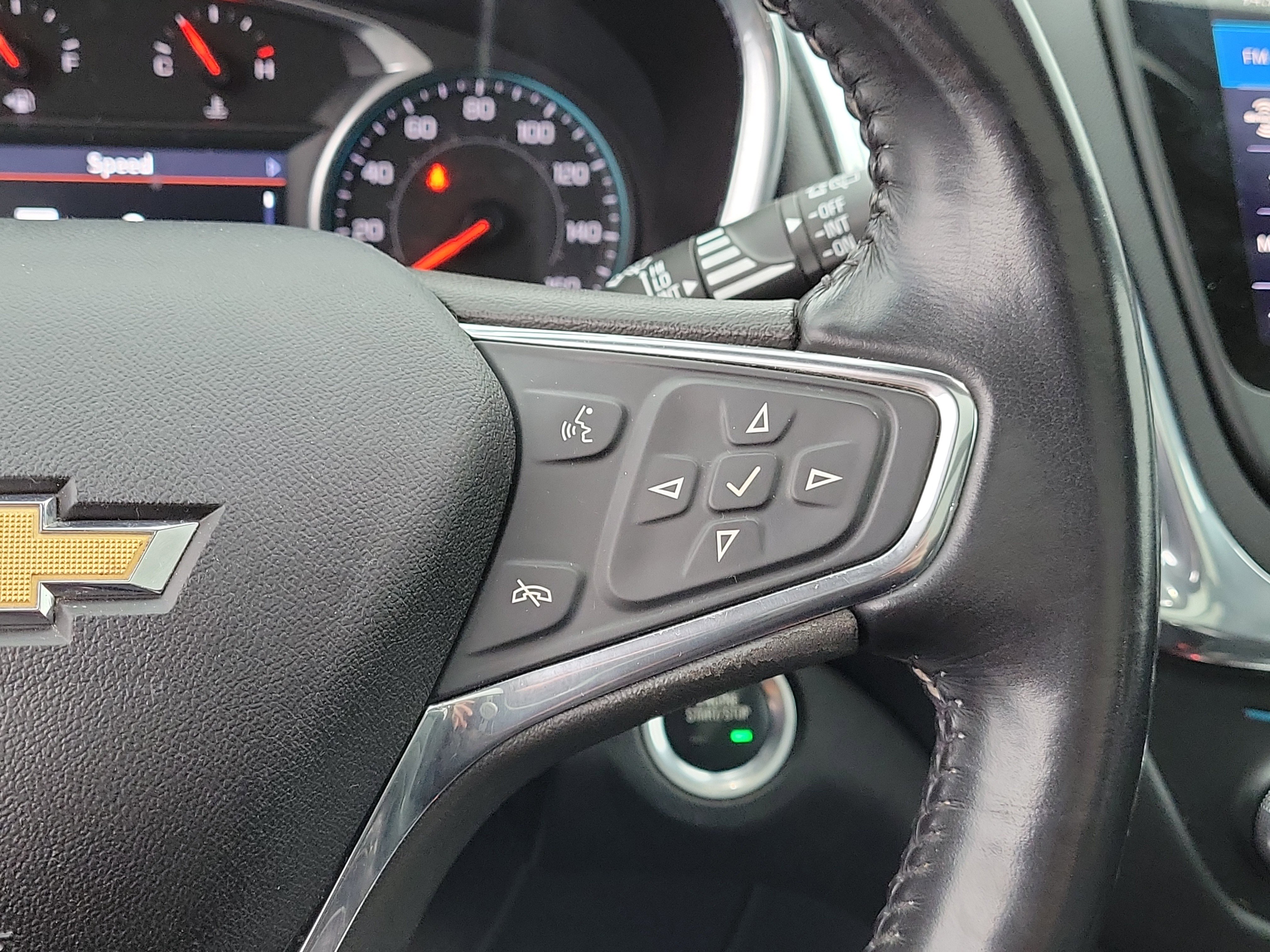 Used 2020 Chevrolet Equinox LT w/ Sport Edition image 27