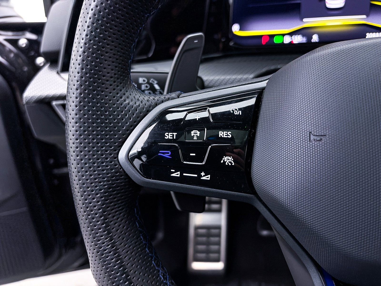 Used 2024 Volkswagen Golf R image 29