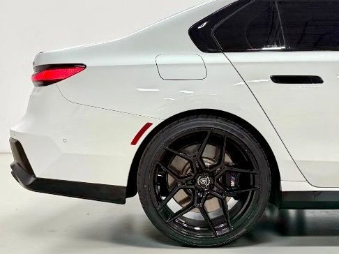 Used 2024 BMW 760i xDrive w/ Premium Package image 22