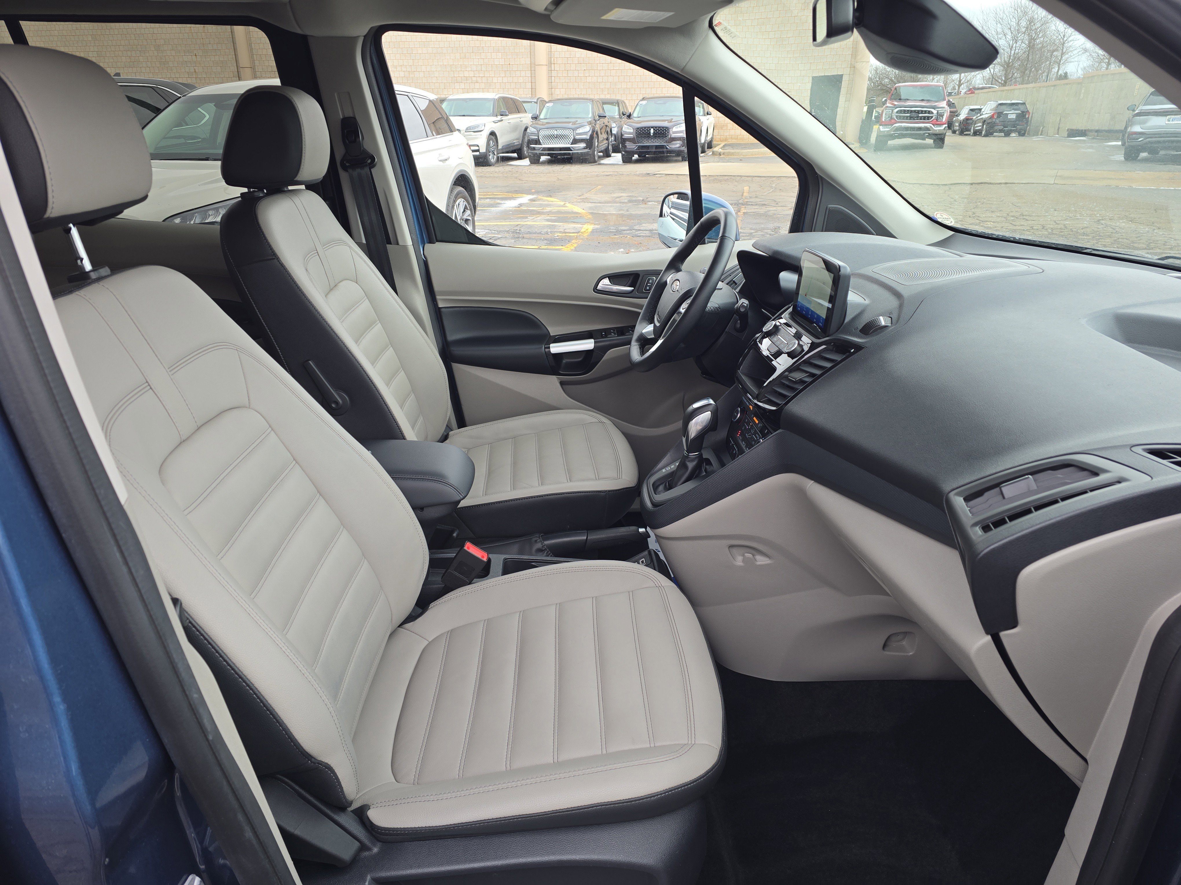 Used 2022 Ford Transit Connect Titanium w/ Trailer Tow Package image 9