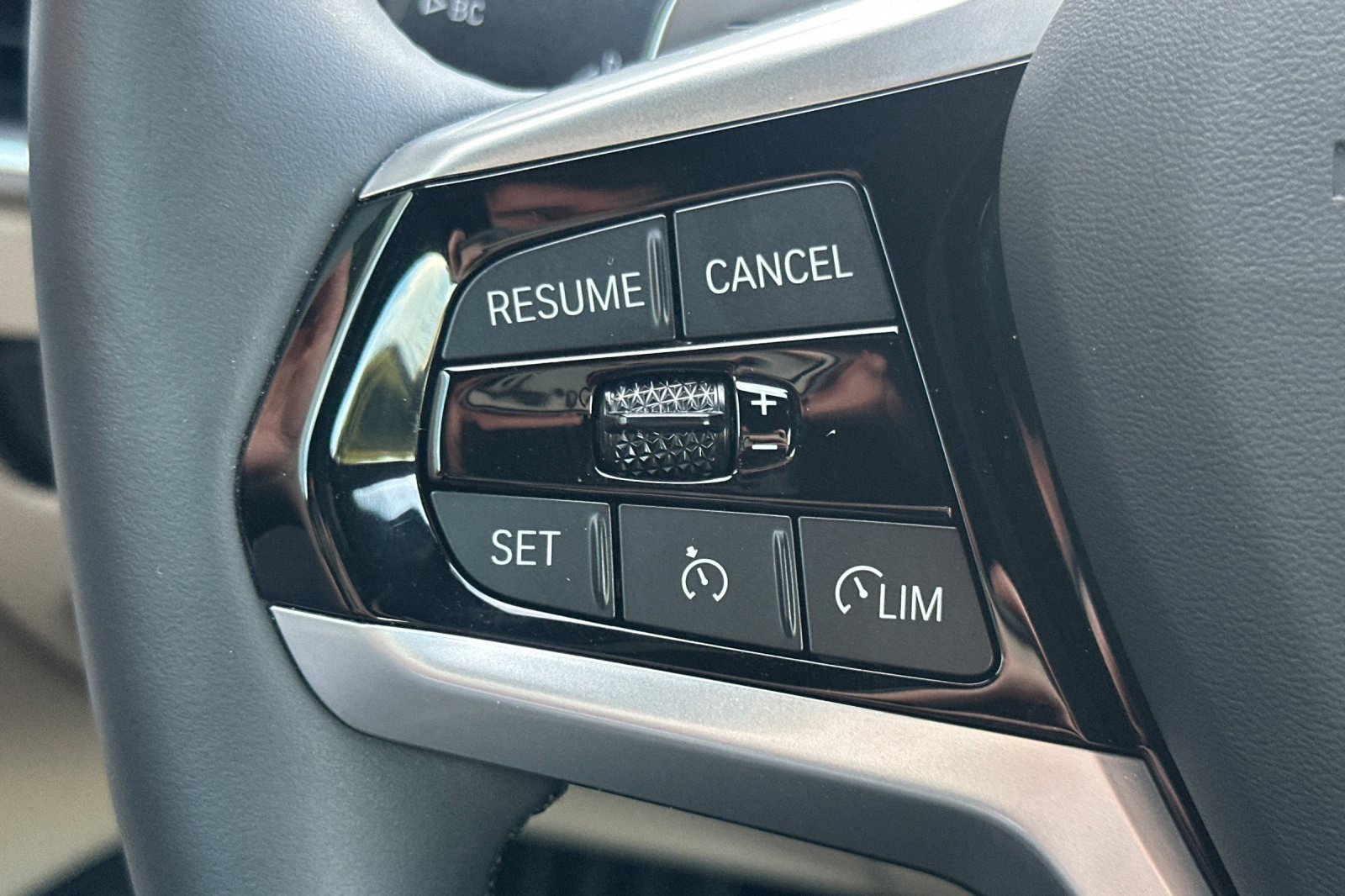 Used 2025 BMW 430i Coupe w/ Convenience Package image 29