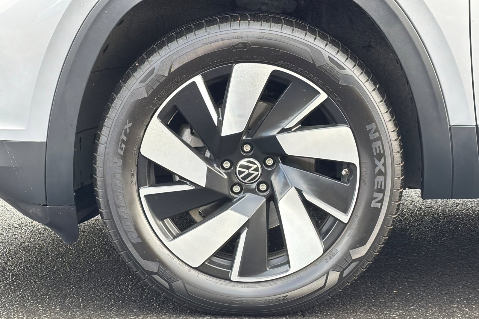 Used 2024 Volkswagen Atlas Cross Sport SE image 24