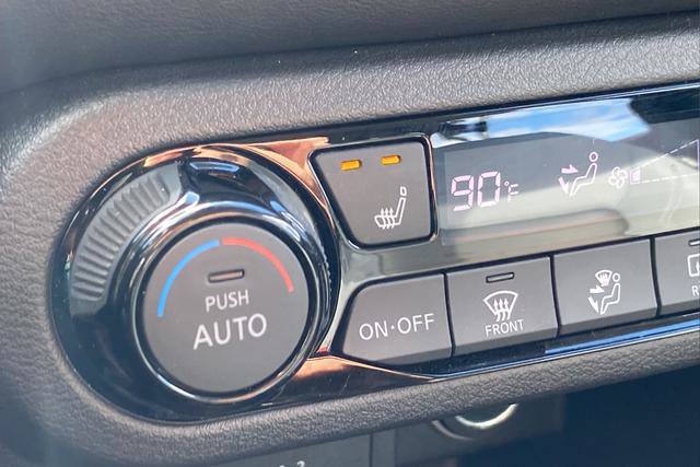 Used 2024 Nissan Kicks SR w/ SR Premium Package FWD image 27