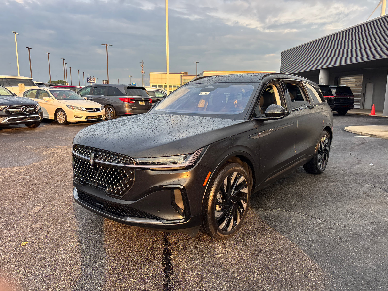 New 2026 Lincoln Nautilus Reserve w/ Jet Appearance Package AWD/4WD image 3