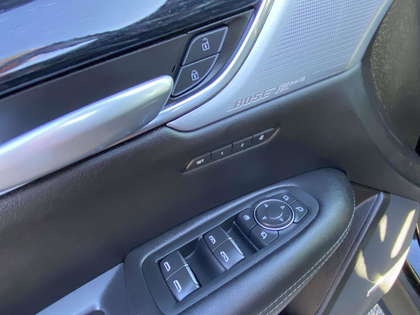 Used 2025 Cadillac XT5 Premium Luxury image 9