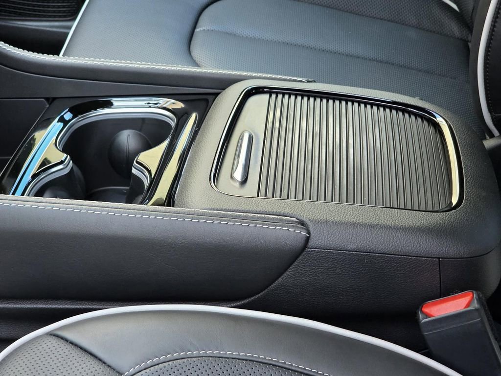 New 2026 Chrysler Pacifica Limited w/ Uconnect Theater Family Group image 9