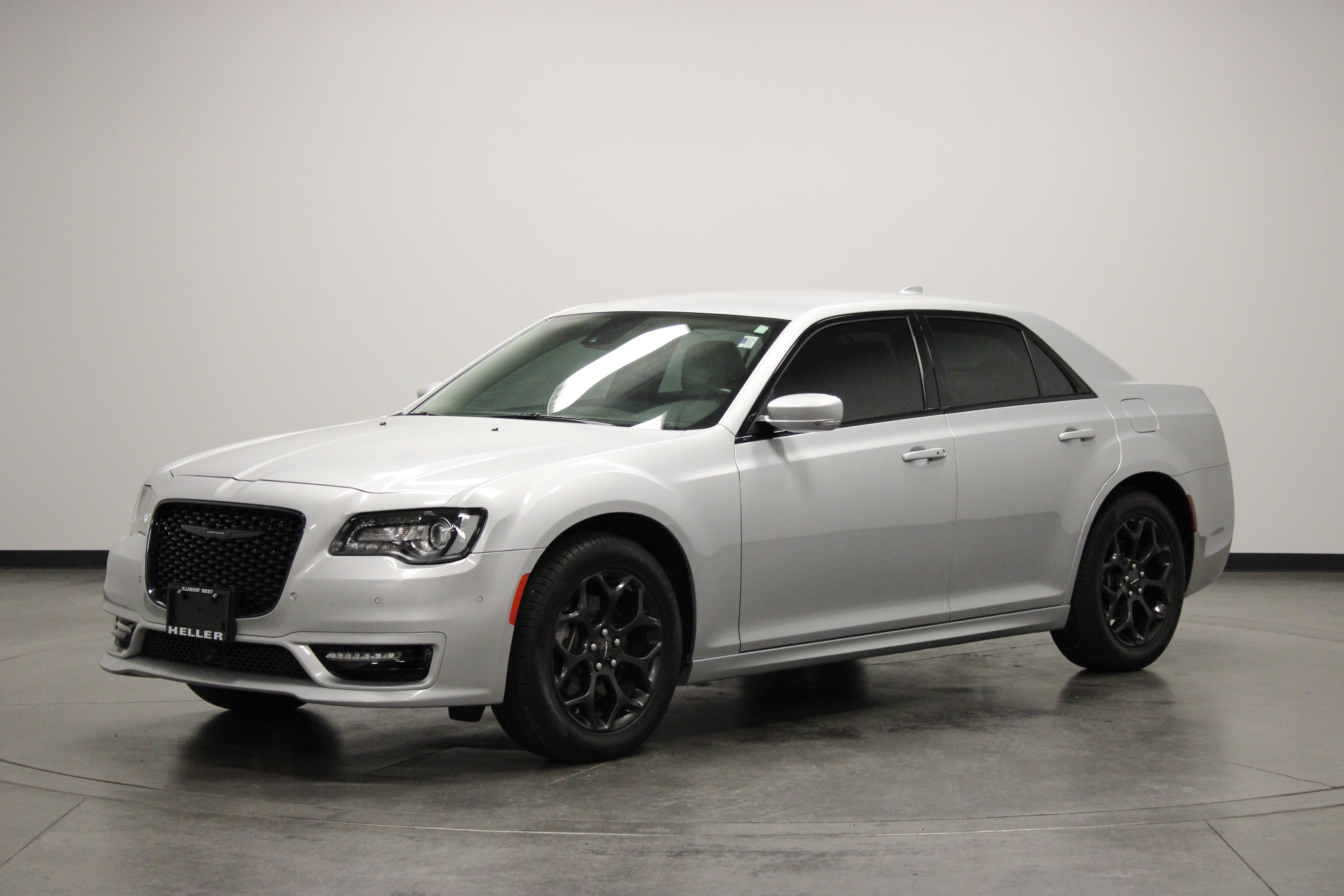 Used 2022 Chrysler 300 Touring L w/ Safetytec Plus Group AWD/4WD image 4