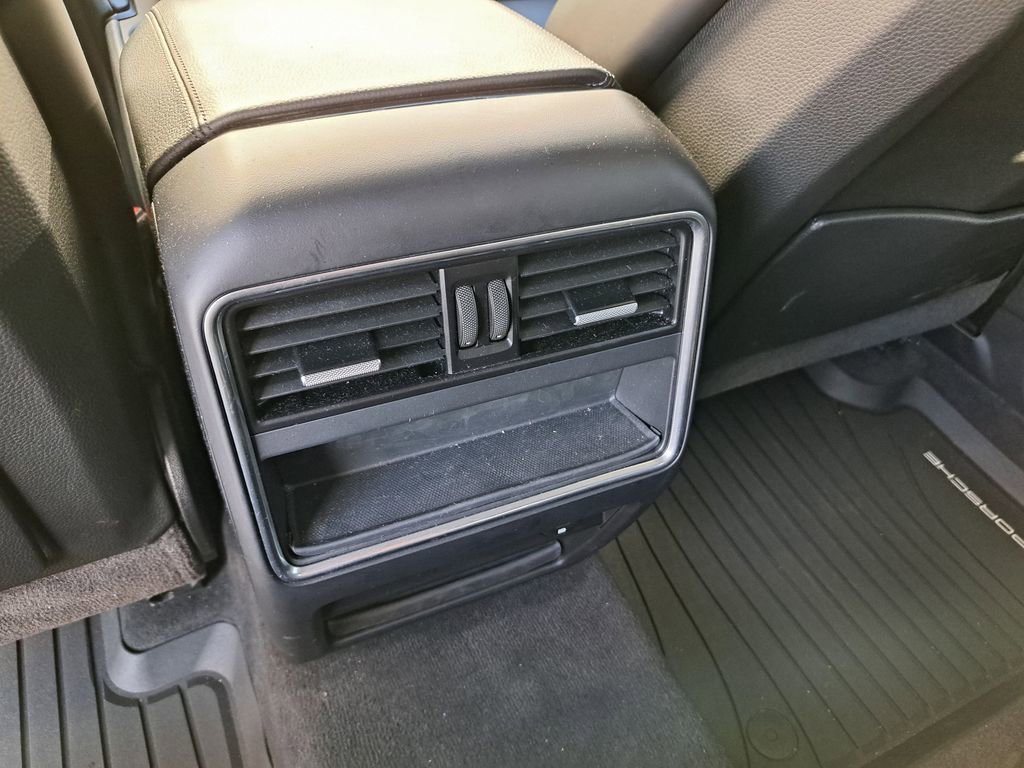 Used 2023 Porsche Cayenne Coupe image 11