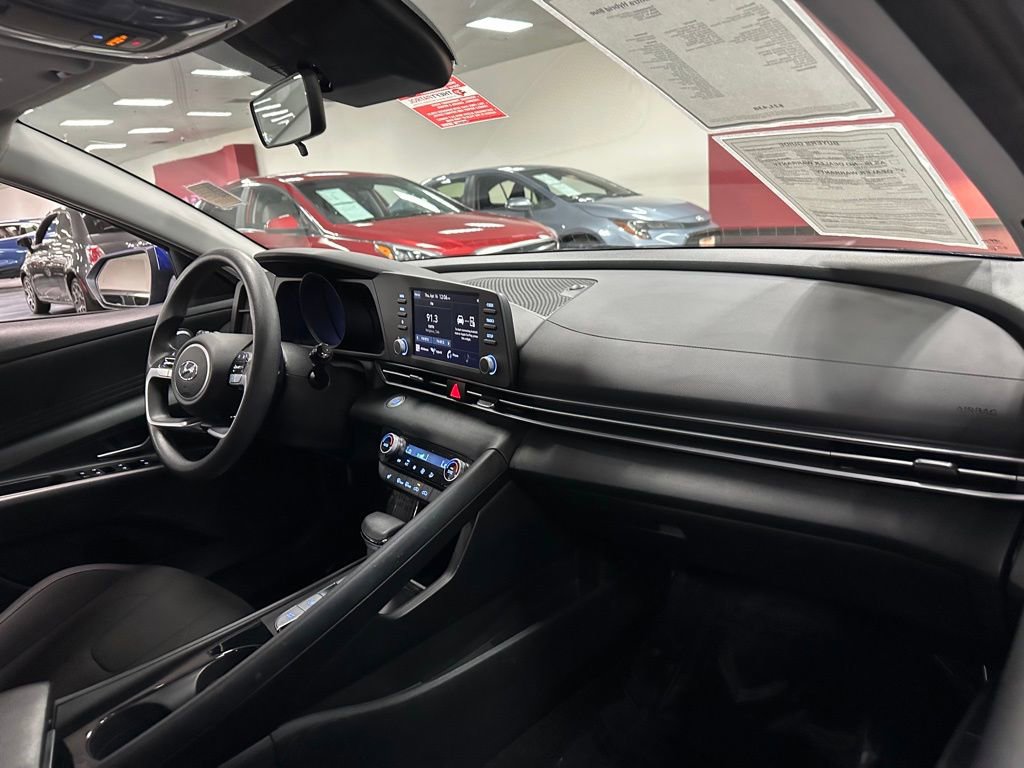 Used 2023 Hyundai Elantra Blue image 31