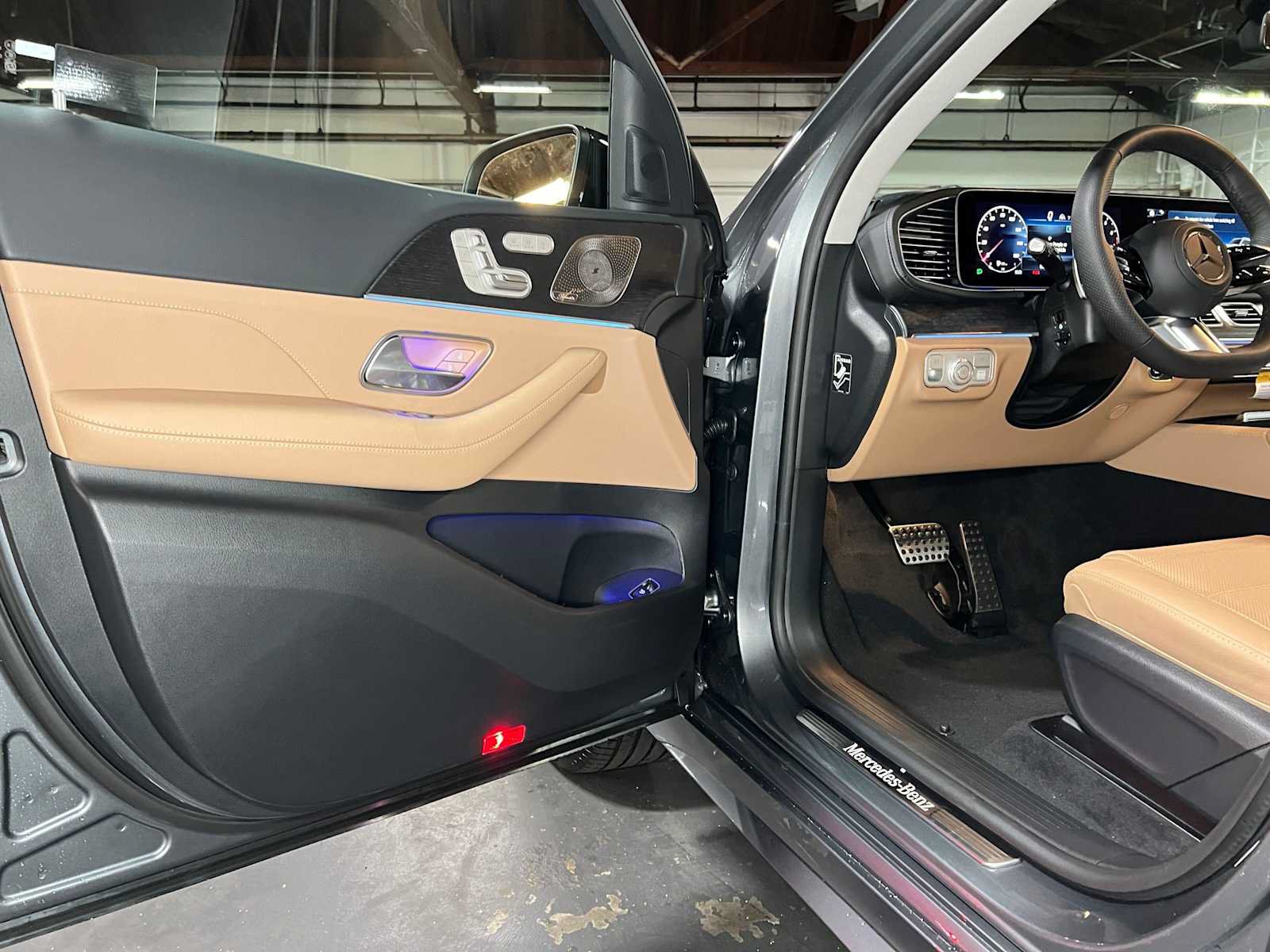 New 2026 Mercedes-Benz GLS 450 4MATIC image 21