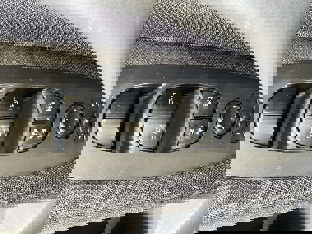 Used 2017 Nissan Pathfinder SV image 16