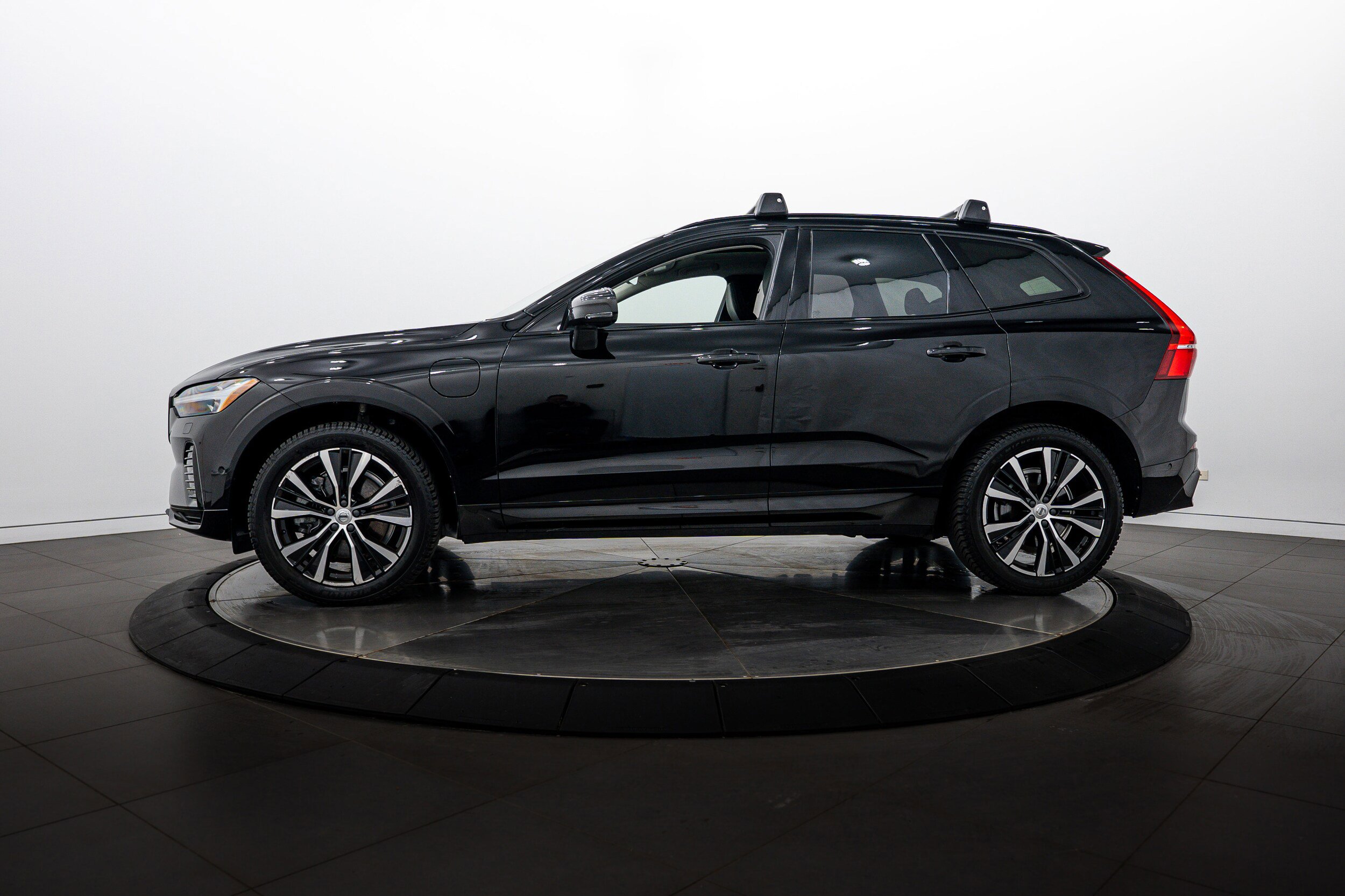Used 2023 Volvo XC60 T8 Ultimate w/ Protection Package Premier AWD/4WD image 6