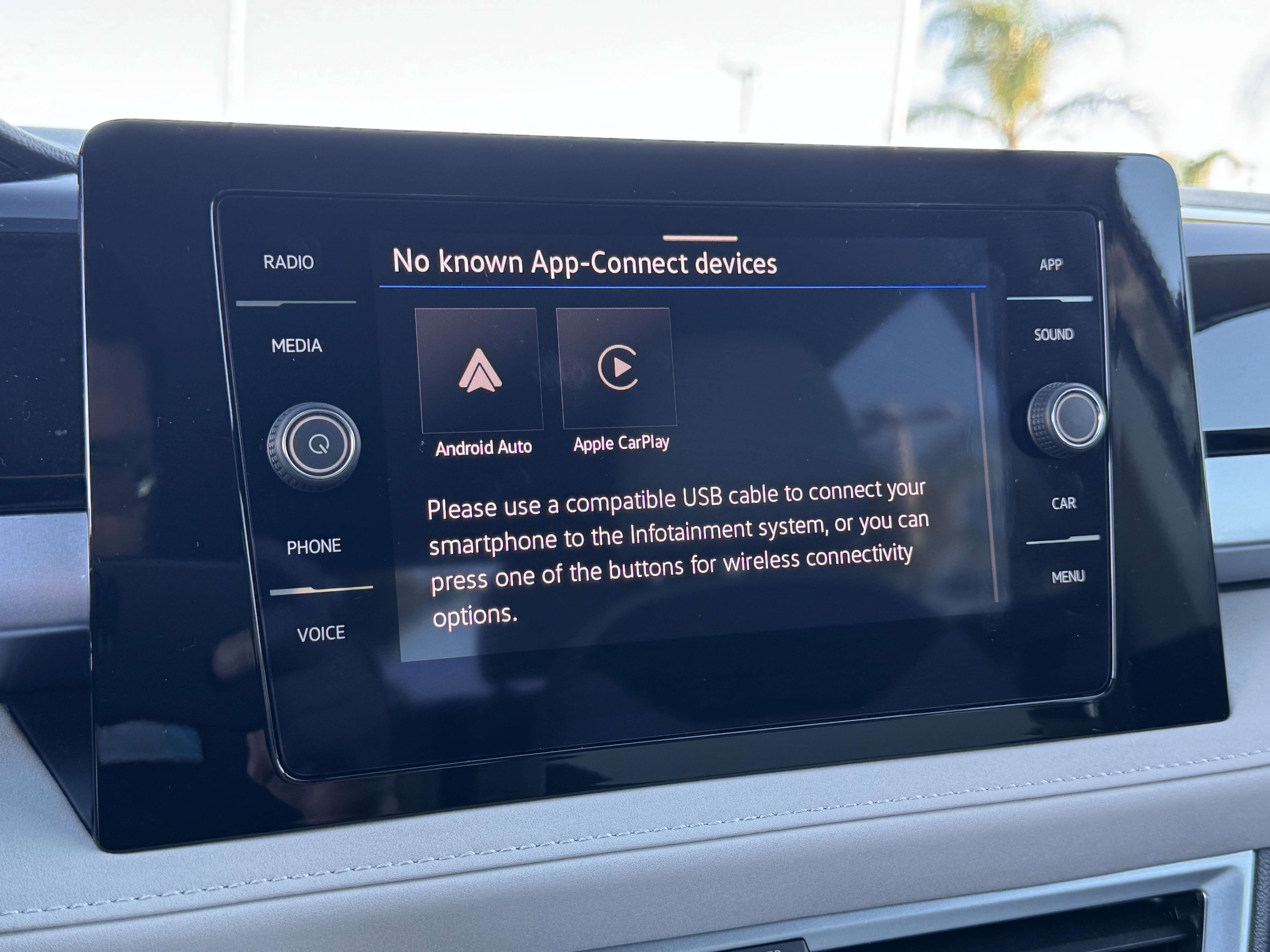 Certified 2025 Volkswagen Taos SE image 25