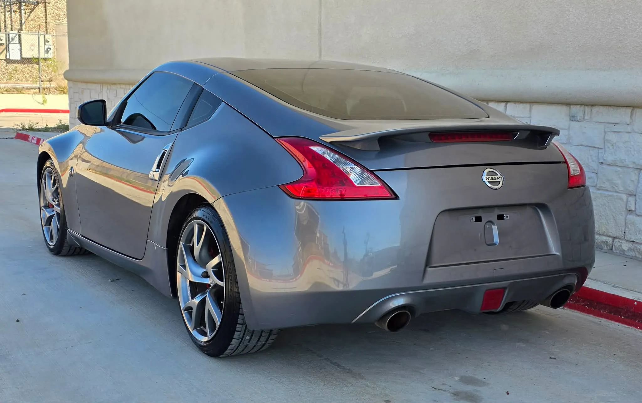 Used 2015 Nissan 370Z Coupe image 4