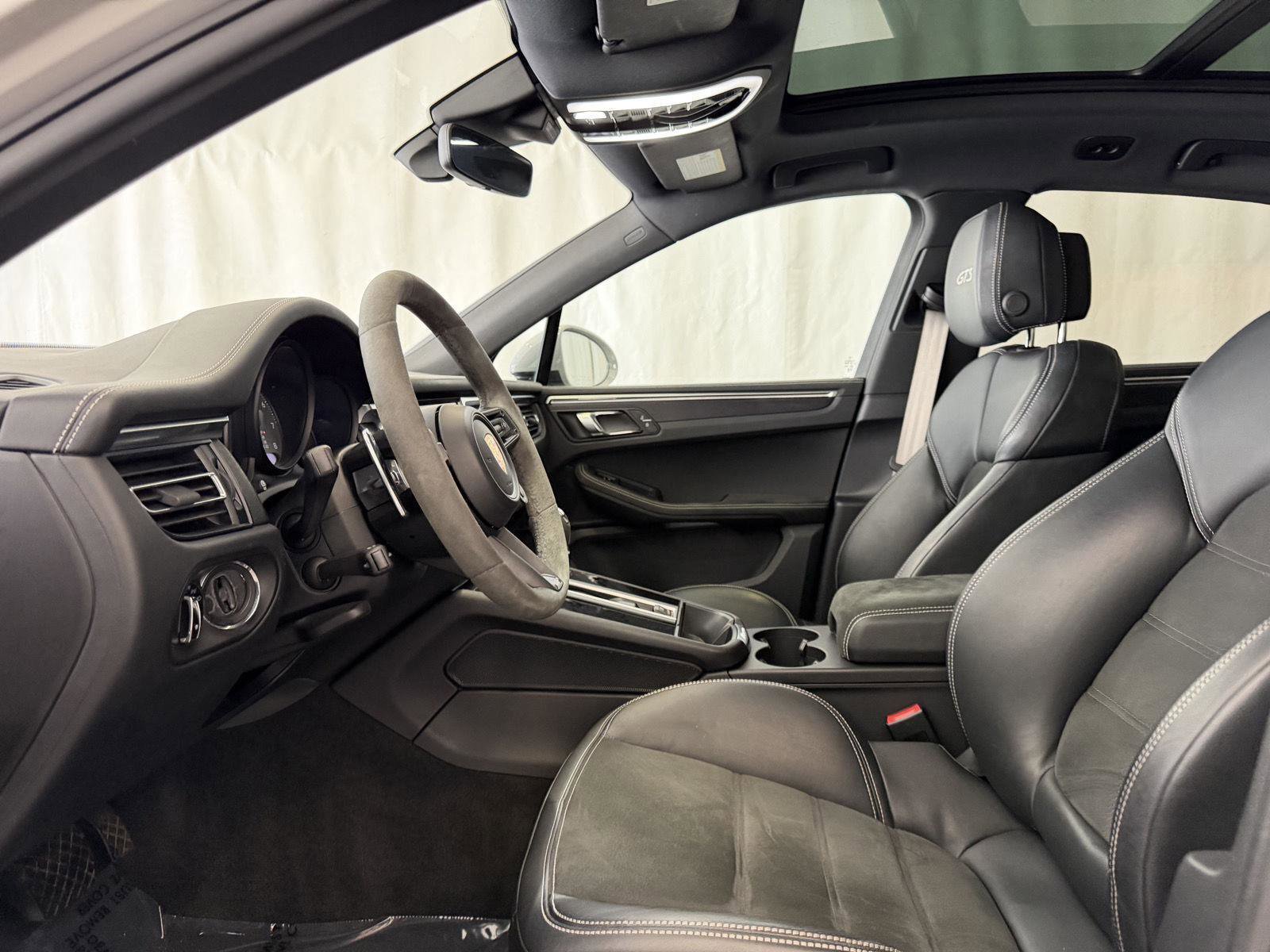 Certified 2023 Porsche Macan GTS image 5