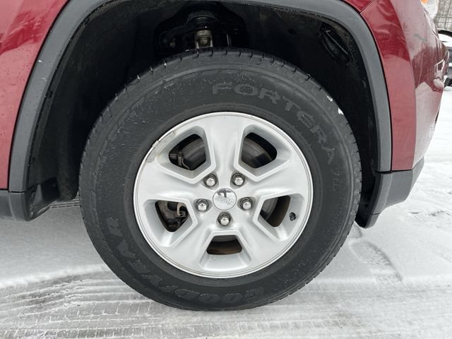 Used 2016 Jeep Grand Cherokee Laredo AWD/4WD image 19