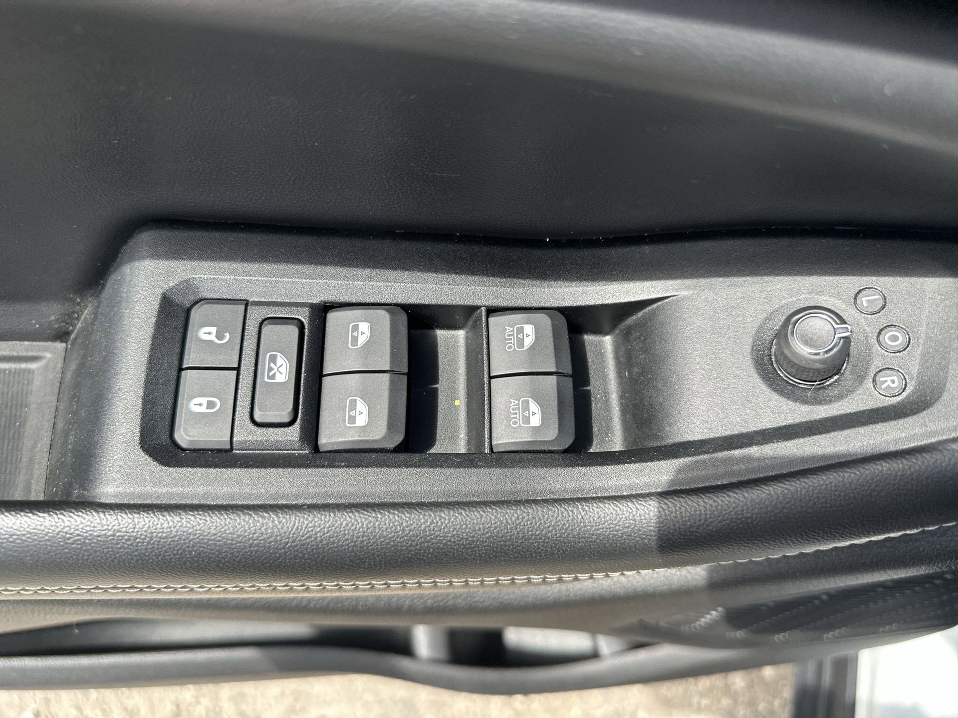Used 2023 Jeep Grand Cherokee L Laredo RWD image 15
