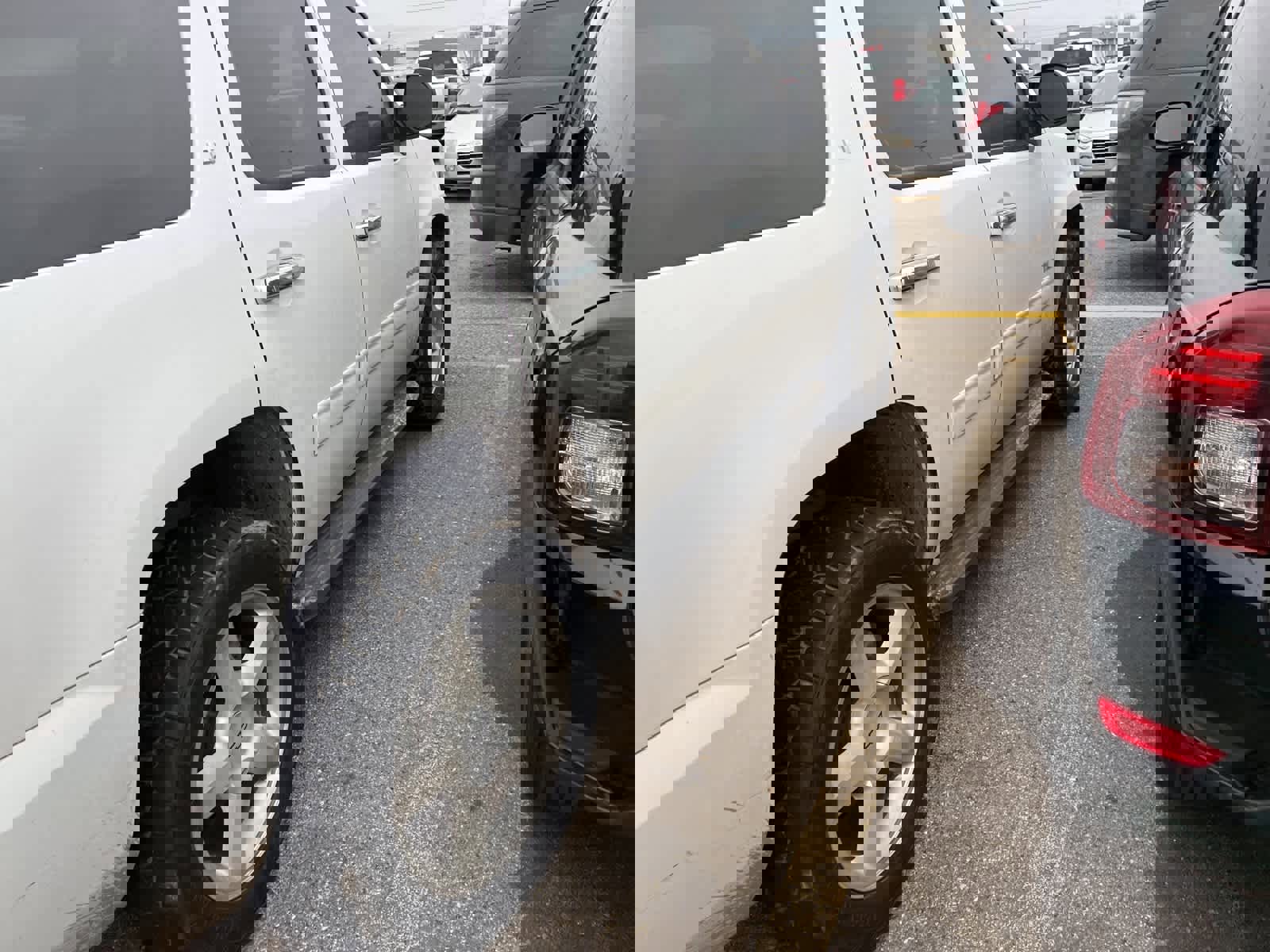 Used 2013 Chevrolet Tahoe LT image 16