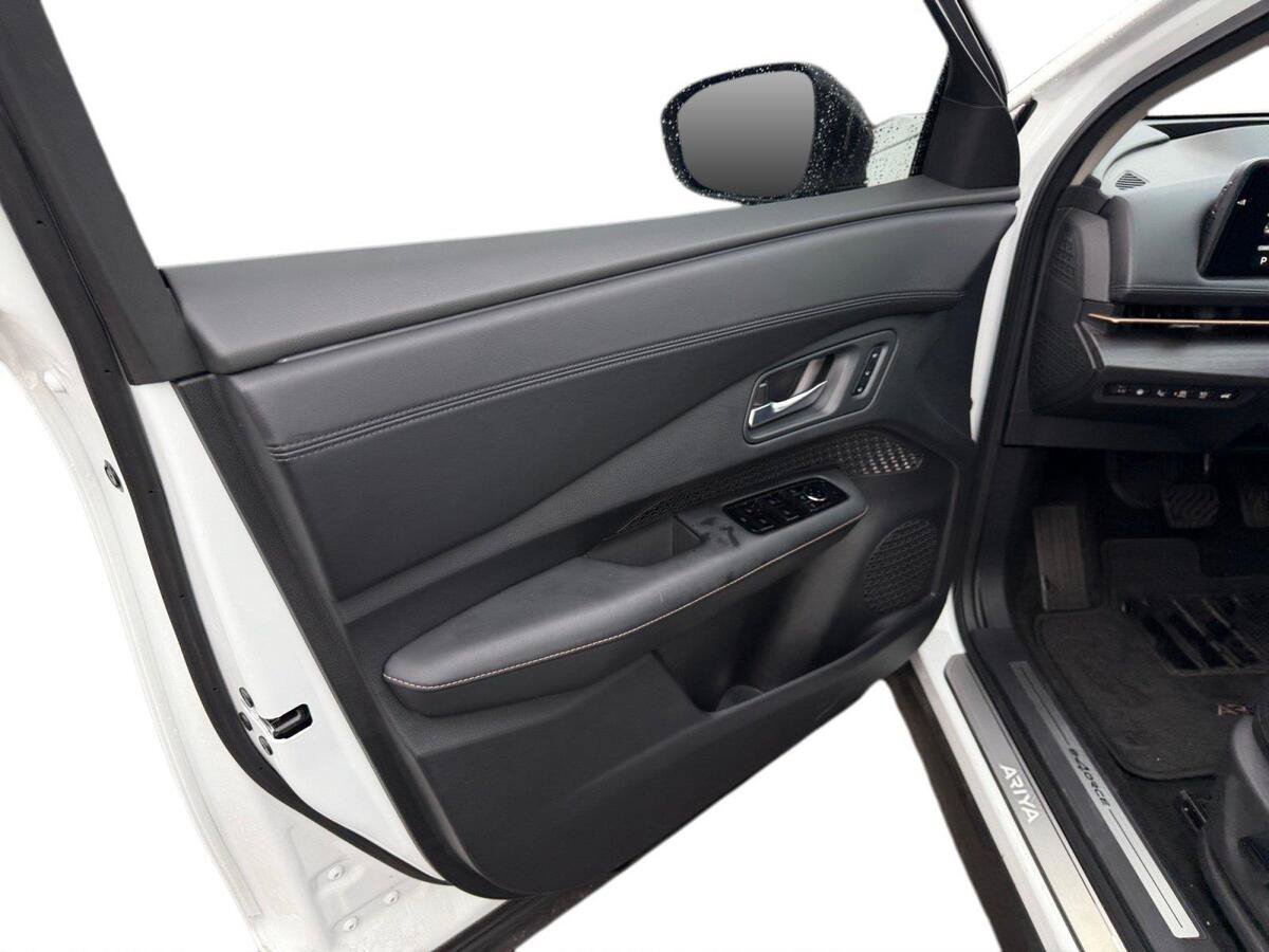 Used 2025 Nissan Ariya AWD image 18