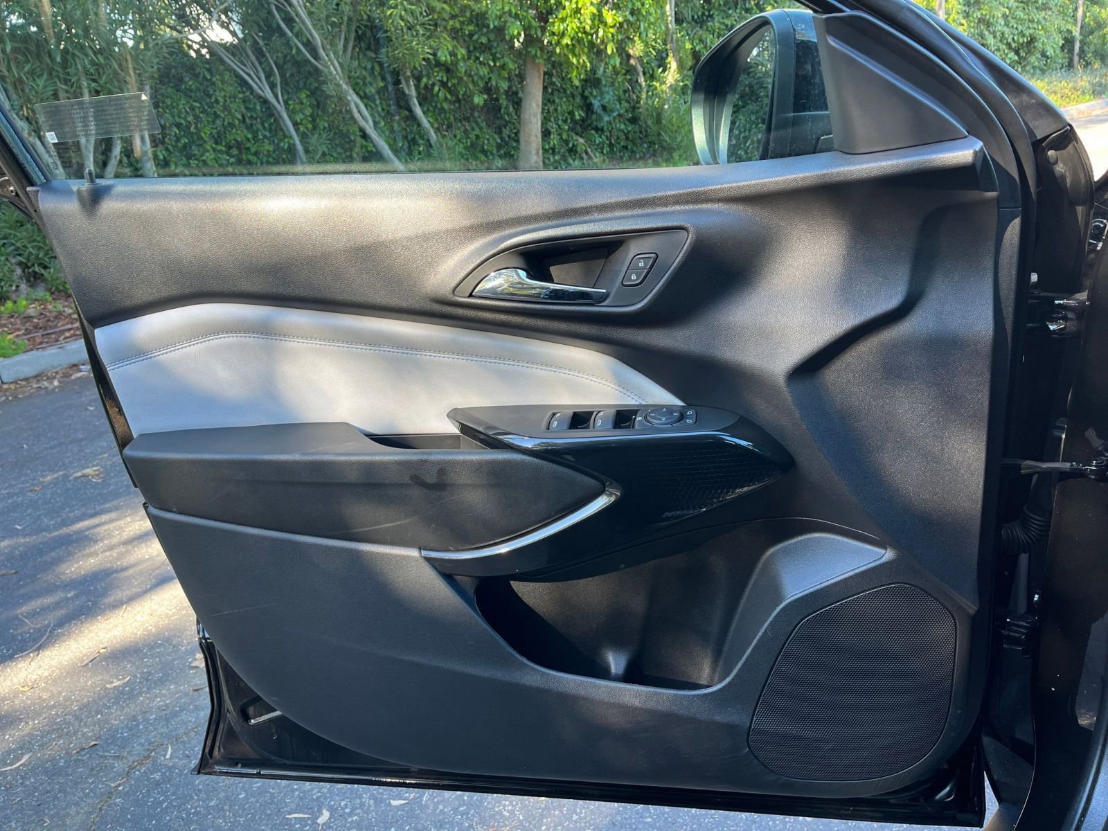 Used 2025 Chevrolet Trax LT image 20