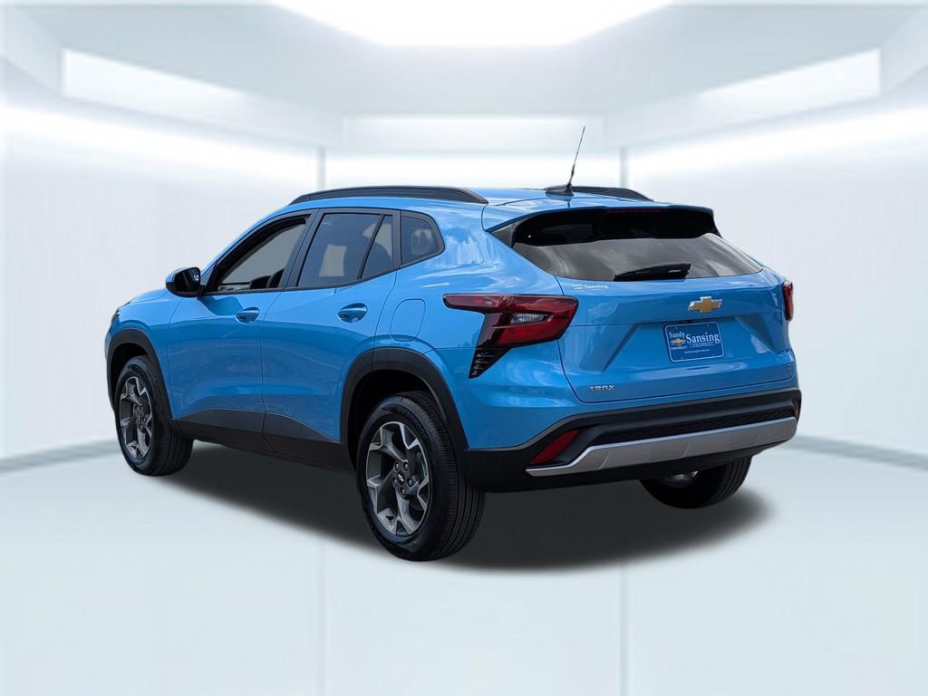 Used 2026 Chevrolet Trax LT w/ Driver Confidence Package FWD image 4