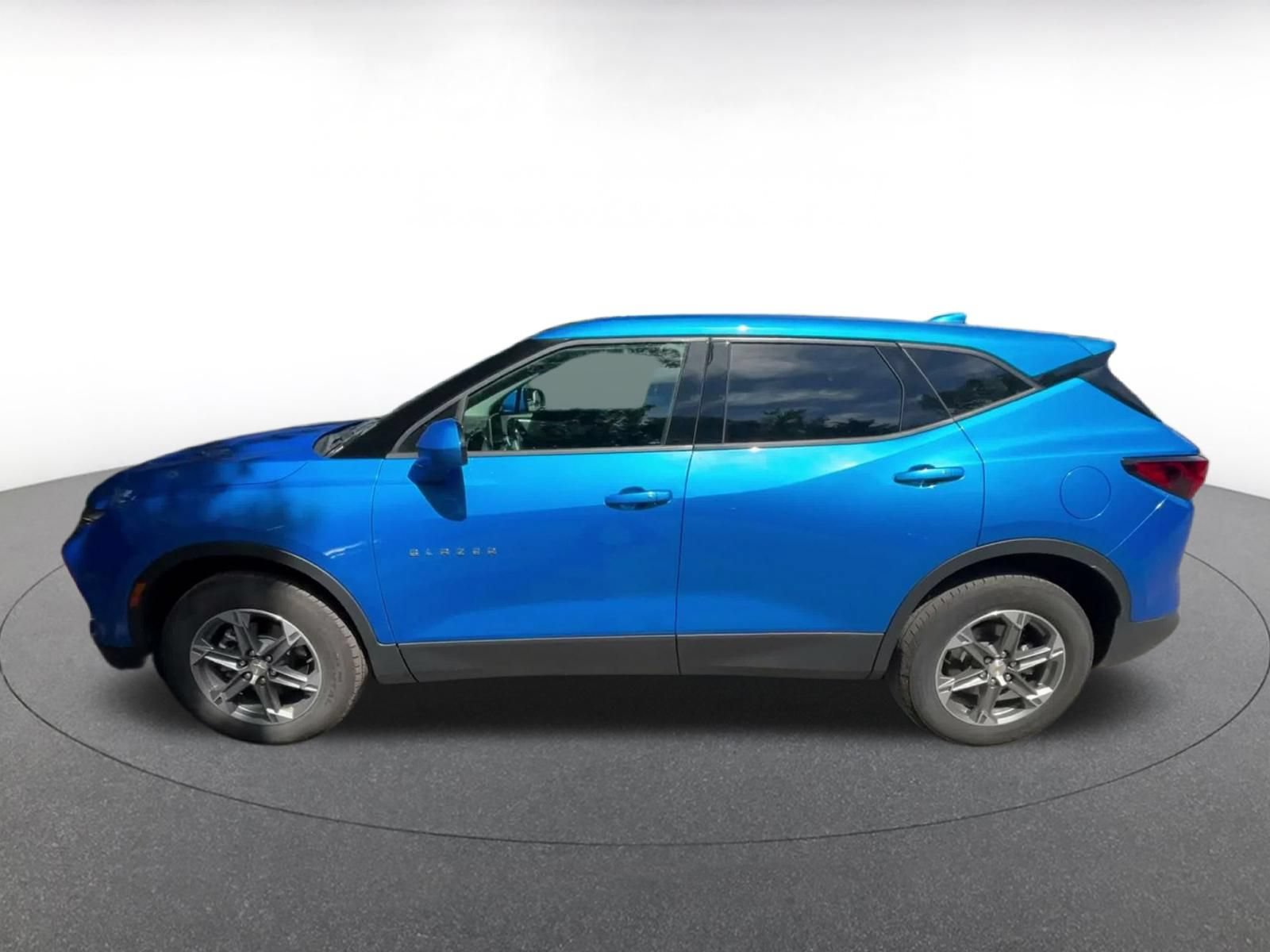 Used 2025 Chevrolet Blazer LT FWD image 8