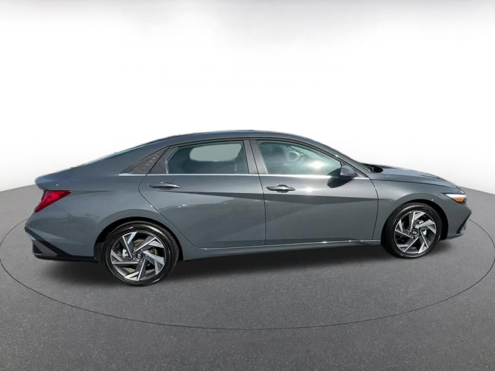 Used 2025 Hyundai Elantra Limited image 16