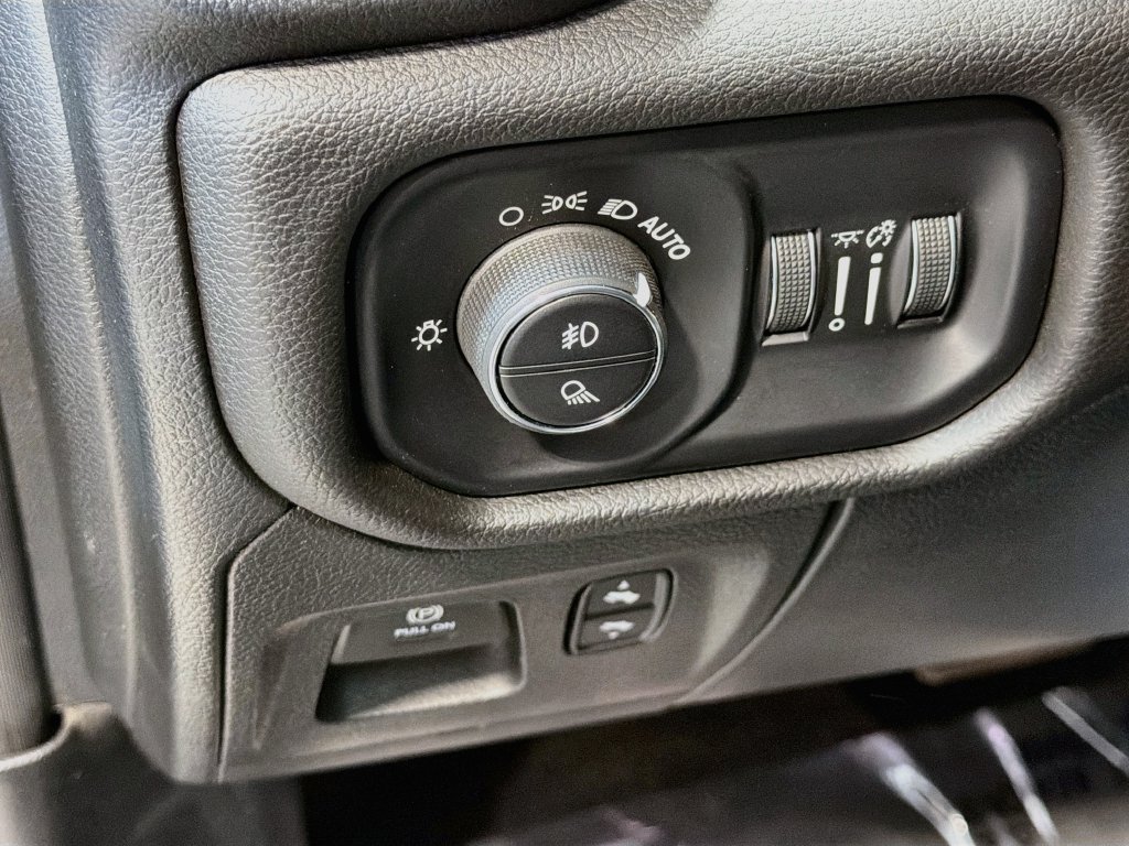 Used 2023 RAM 1500 Laramie AWD/4WD image 12