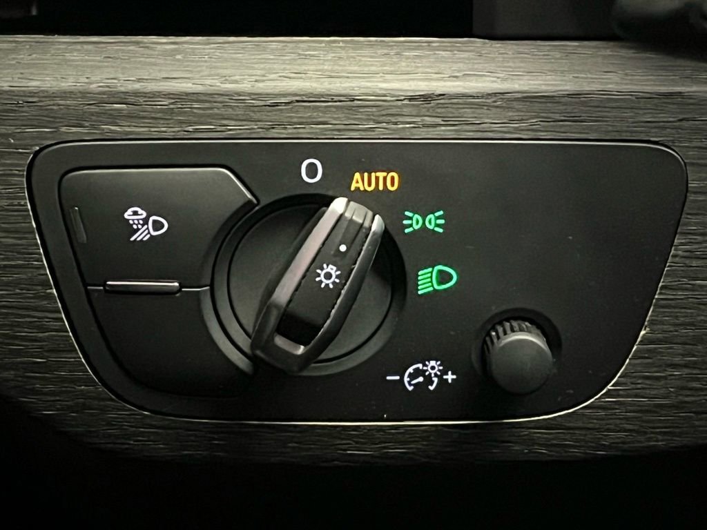 Used 2019 Audi A4 2.0T Premium image 15