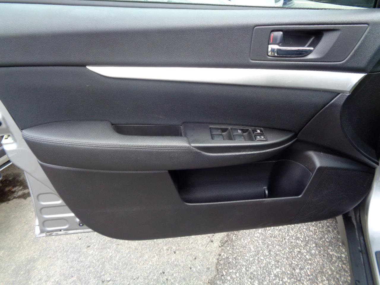 Used 2010 Subaru Outback 2.5i Premium image 20