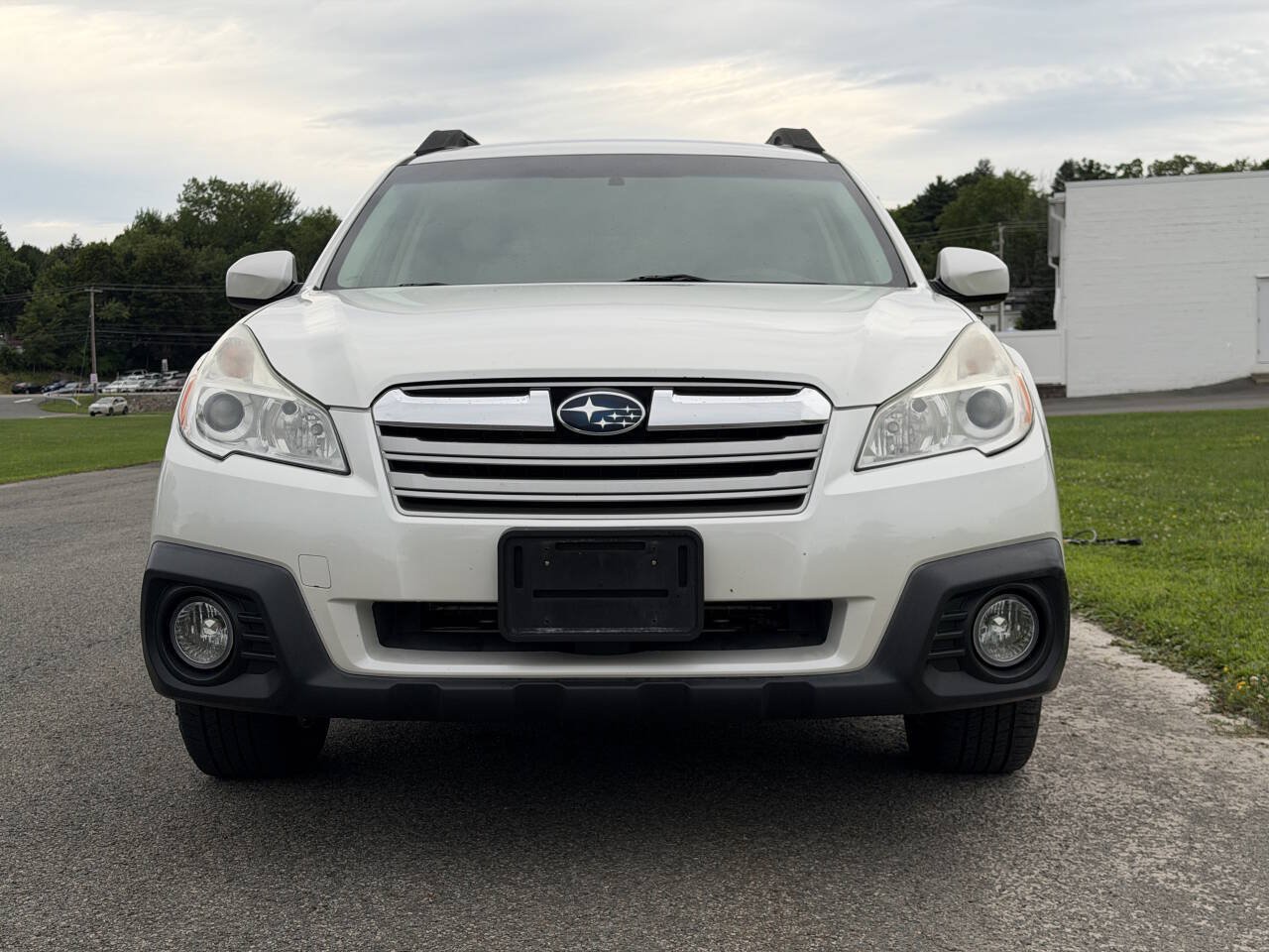 Used 2014 Subaru Outback 2.5i Premium AWD/4WD image 2